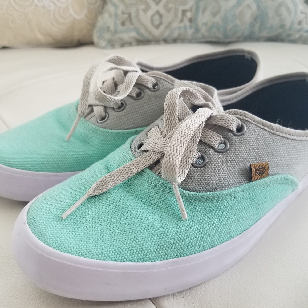 Fun sneakers - Picture 3 of 3